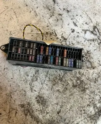 Volkswagen Touran I Fuse box set 1T1937615A