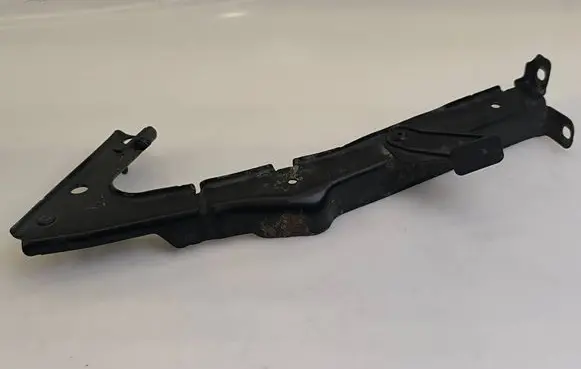 Fender mounting bracket