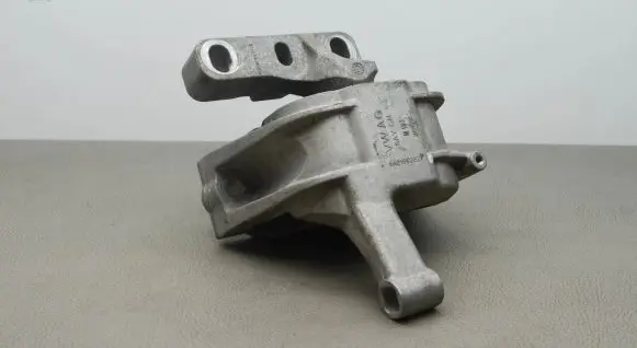 Audi Q3 8U Engine mount bracket 5N0199262P
