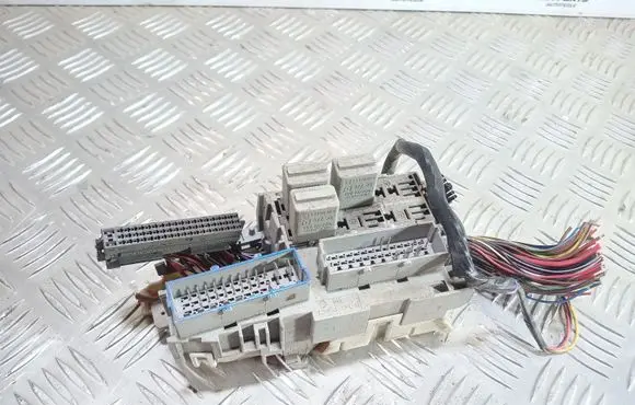 Opel Combo C Fuse module 