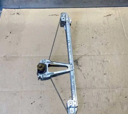 Mercedes-Benz E W124 Rear door manual window regulator 