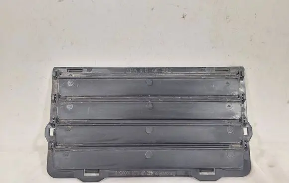 Volkswagen Touareg I Intercooler air guide/duct channel 8A0121223A