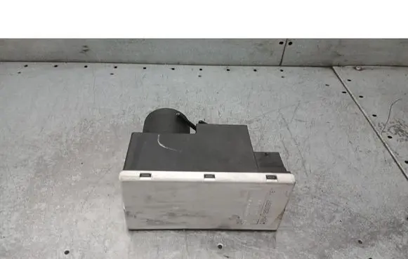 Audi A4 S4 B5 8D Central locking vacuum pump 8L0862257E