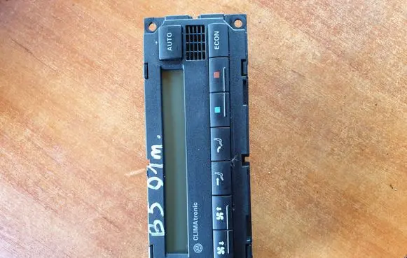 Volkswagen PASSAT B5.5 Climate control unit