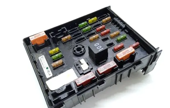 Volkswagen PASSAT B7 Fuse module 3C0937125