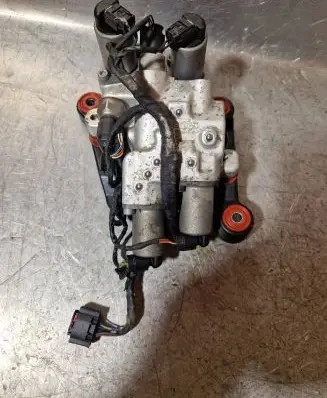 BMW 6 F12 F13 Air suspension compressor 6775258