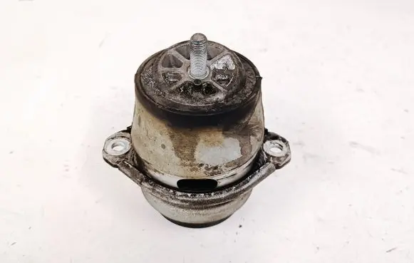 Volkswagen Touareg II Engine mount bracket 7P6199131