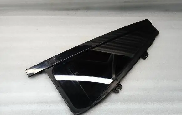 Volvo XC90 Rear vent window glass 31352992