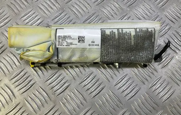 Volkswagen Jetta VI Seat airbag 5C0880242
