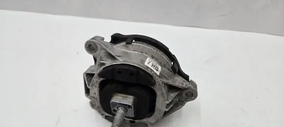 BMW 4 F32 F33 Engine mount bracket 6785713