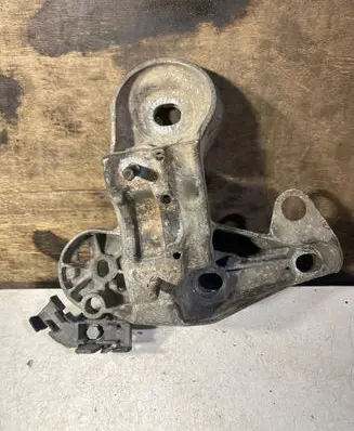 Audi A6 S6 C5 4B Engine mounting bracket 4B0199352D