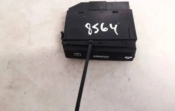 Toyota Avensis T250 Windscreen/window heater switch 8479005110d 84790-05110-d