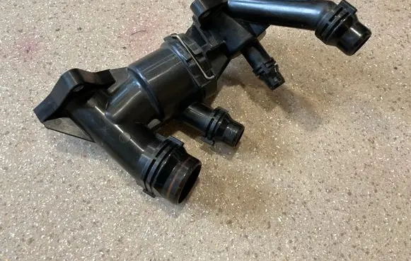 BMW 3 G20 G21 Thermostat/thermostat housing 8576289