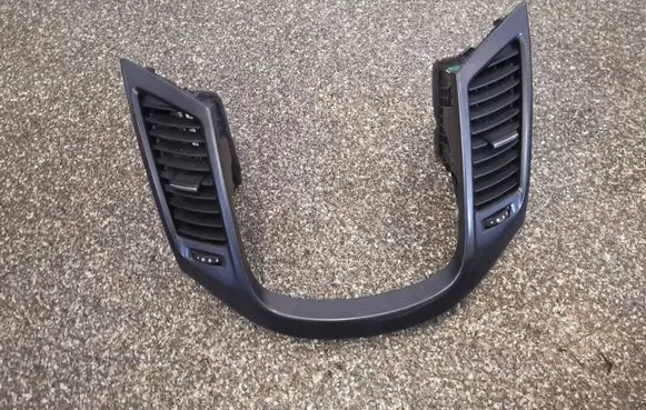 Chevrolet Orlando Radio/GPS head unit trim ATF36096