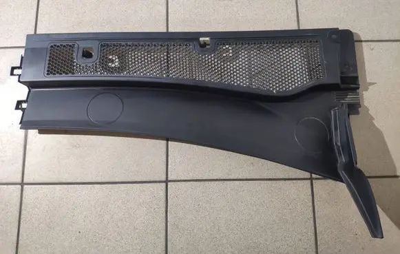 Peugeot 208 II Wiper trim 9860047480