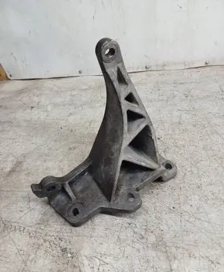 Volvo XC90 Front differential bracket 8675329