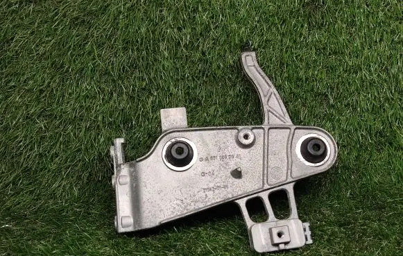 Mercedes-Benz C W204 Engine mounting bracket A6510900041