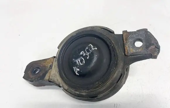 Engine mount bracket
