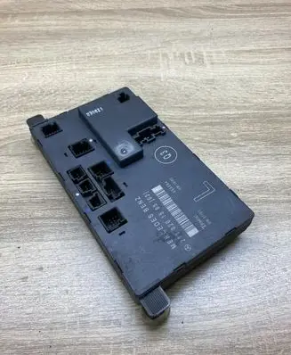 Mercedes-Benz E W211 Door control unit/module 2118201585 355554 FRONTLEFT