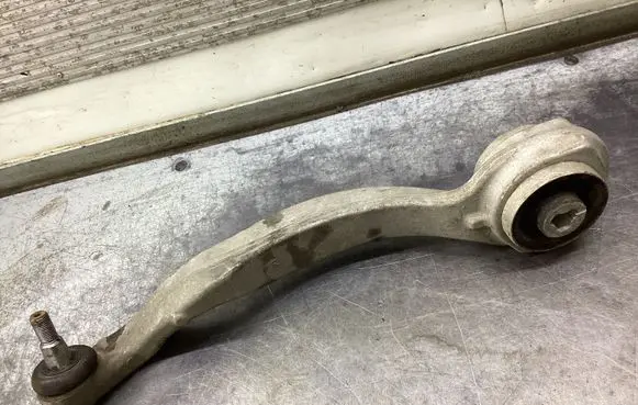 Mercedes-Benz E W212 Front lower control arm/wishbone