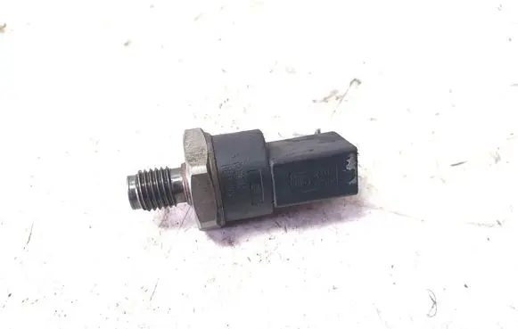 Mercedes-Benz C W203 Fuel pressure sensor A0041537528
