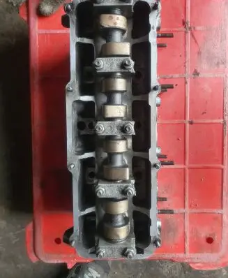 Volkswagen PASSAT Engine head 068103373