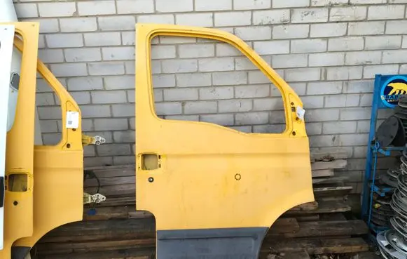 Iveco Daily 30.8 - 9 Front door