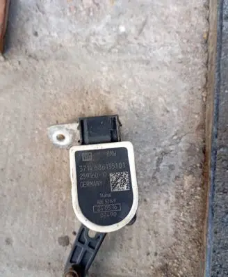 Rear air suspension level height sensor