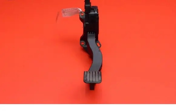 Peugeot 207 CC Accelerator throttle pedal 9681844080