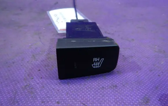 Hyundai Tucson JM Seat heating switch 933402E001