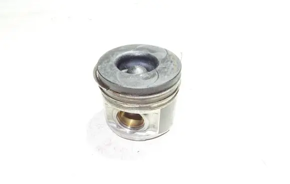 Volkswagen PASSAT B6 Piston 094240958