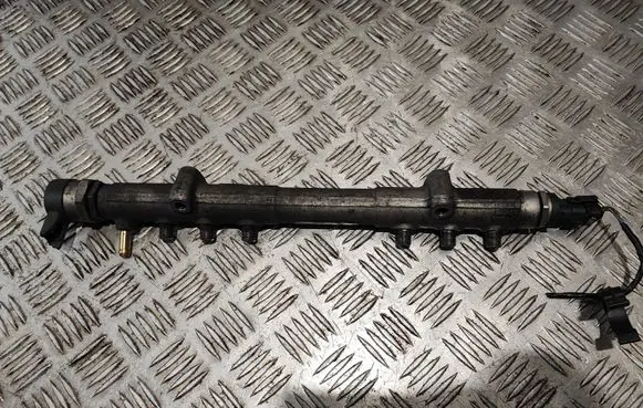 Volvo XC60 Fuel main line pipe 307777554