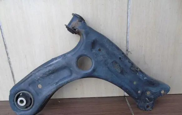 Volkswagen Polo IV 9N3 Front lower control arm/wishbone 6r0407152e