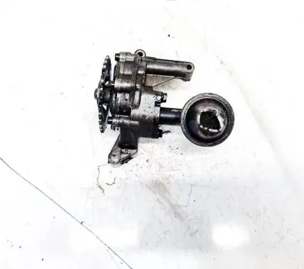 Volkswagen PASSAT B5.5 Oil pump 06a115105b