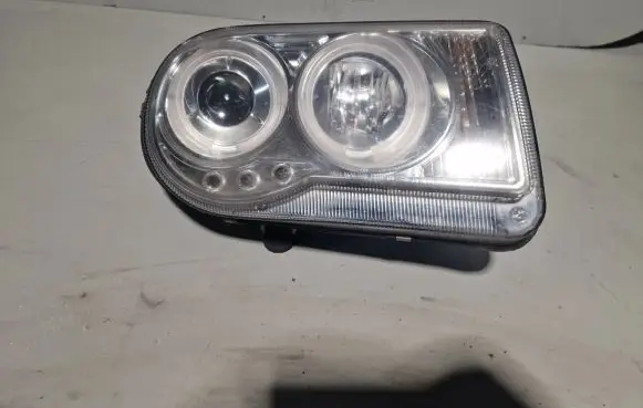 Chrysler 300 - 300C Headlight/headlamp