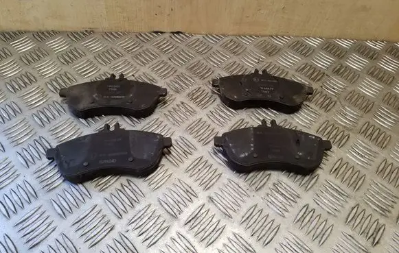 Mercedes-Benz C W204 Brake pads (front) 