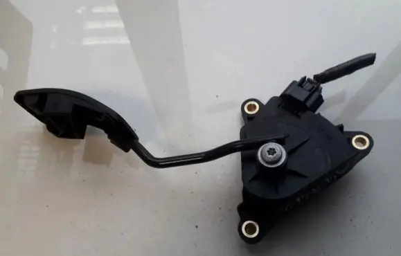 Nissan Qashqai Accelerator throttle pedal