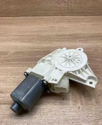 Mercedes-Benz ML W166 Front door window regulator motor A1669060301 0130822755