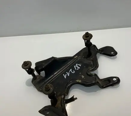 Mercedes-Benz E W211 Pneumatic air compressor holding bracket A2113201843 2113201843