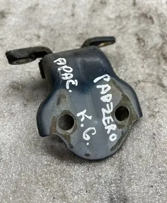 Mitsubishi Pajero Front door lower hinge 