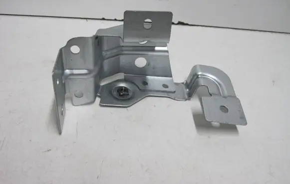 Land Rover Discovery Sport Fender mounting bracket FK7216E129
