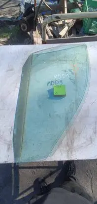 Volkswagen Bora Front door window glass four-door 1212123
