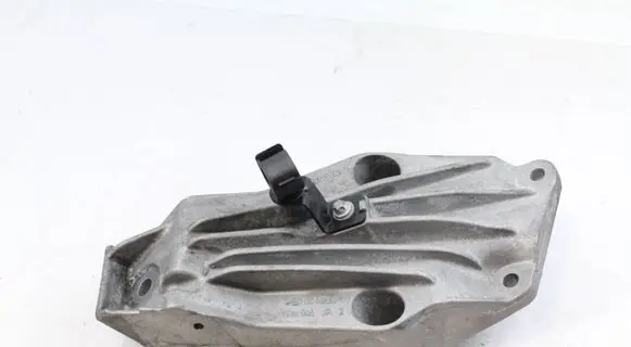 BMW 5 G30 G31 Engine mounting bracket 6861559 22116861559