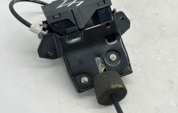 Mercedes-Benz E W211 Loading door lock A1717500085 A1717500185