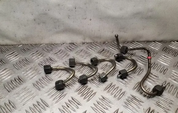 Nissan Primera Fuel injector supply line/pipe 