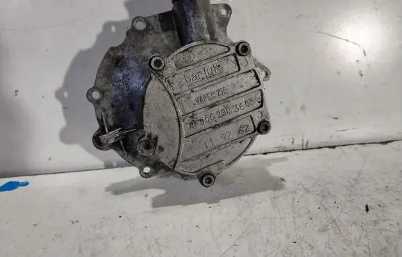 Mercedes-Benz E W210 Vacuum pump 0002303665