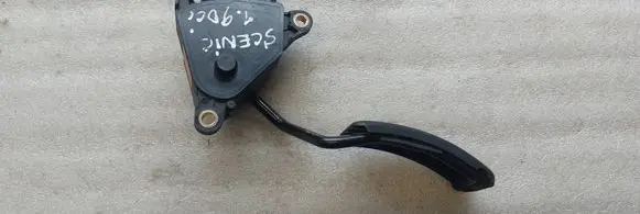 Accelerator throttle pedal