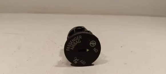 Passenger airbag on/off switch