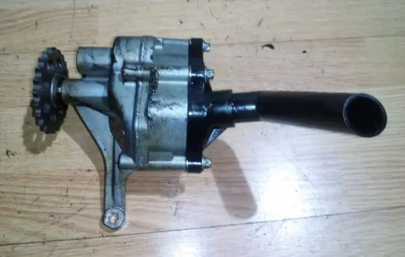 Mercedes-Benz Sprinter W901 W902 W903 W904 Oil pump 6061810801