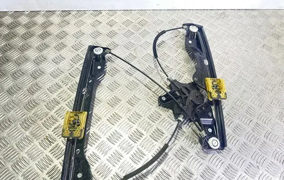 Front window lifting mechanism without motor